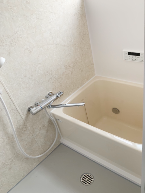 どのサイズにも適応できるシート張り工法の浴室イメージ